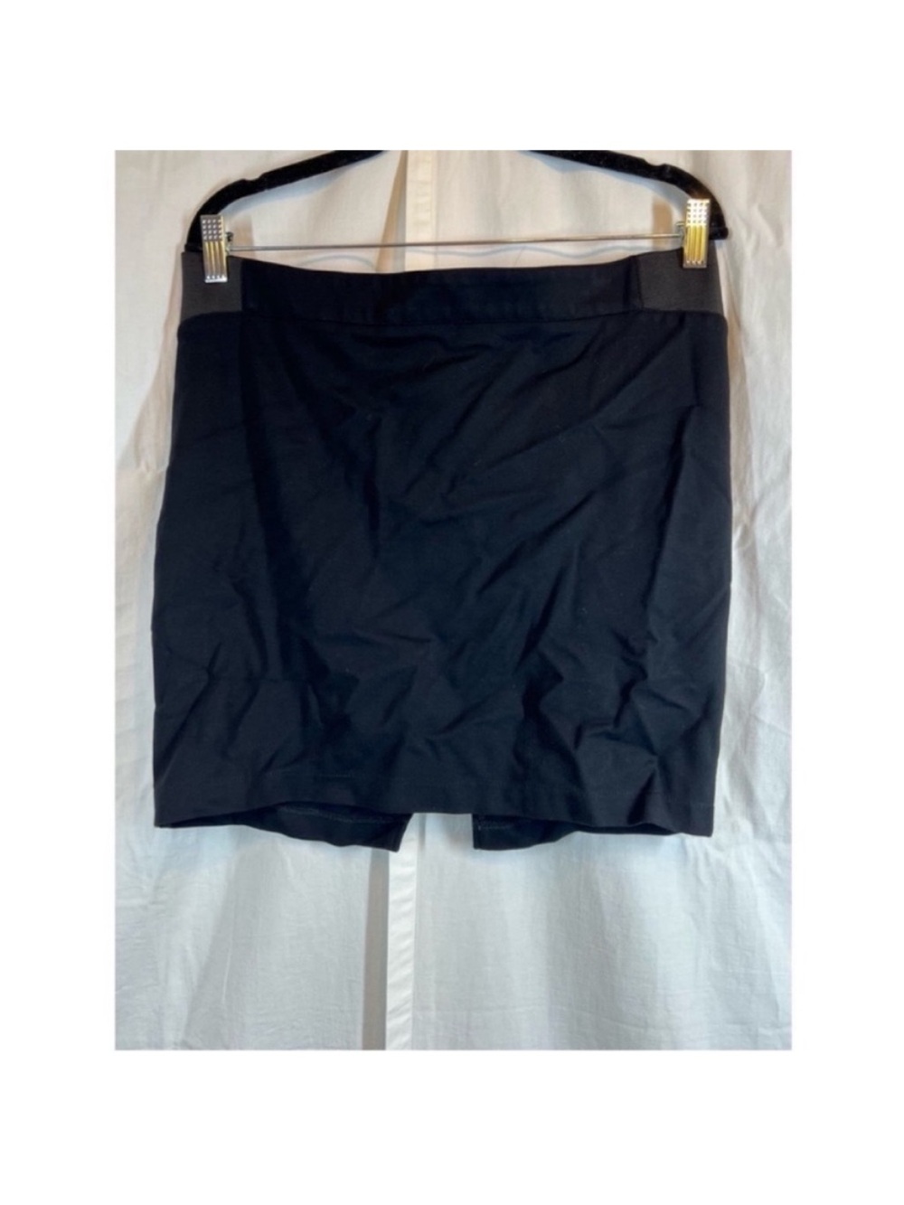 Ingrid & Isabel maternity  classic stretchy comfy mini skirt black slit
